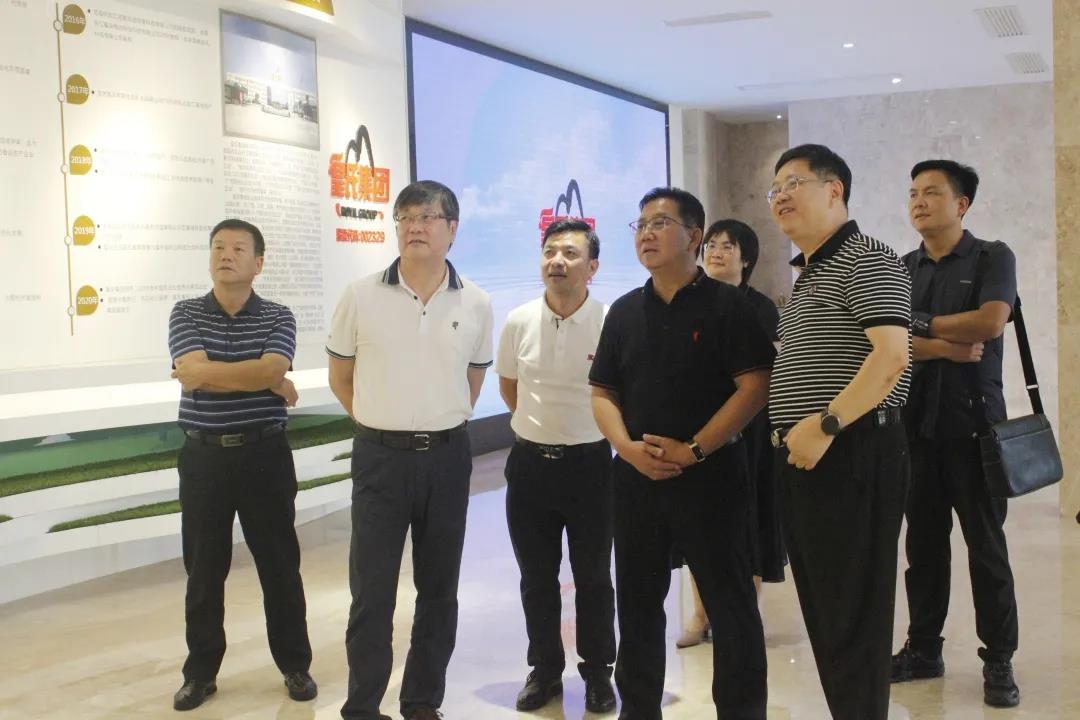 大理州人民政府黨組成員、一級巡視員吉向陽率考察組蒞臨皇氏集團考察調(diào)研