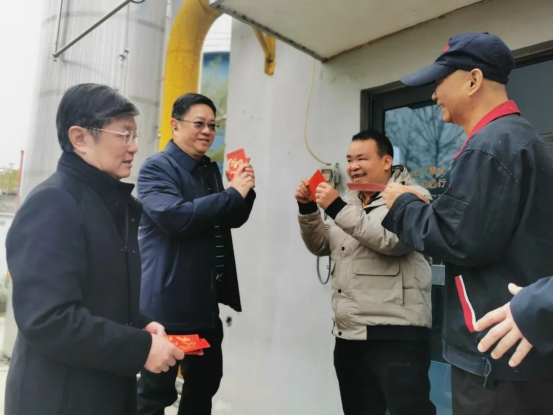 聲聲問候傳真情，濃濃關(guān)懷暖人心丨皇氏集團(tuán)領(lǐng)導(dǎo)新春慰問在崗員工