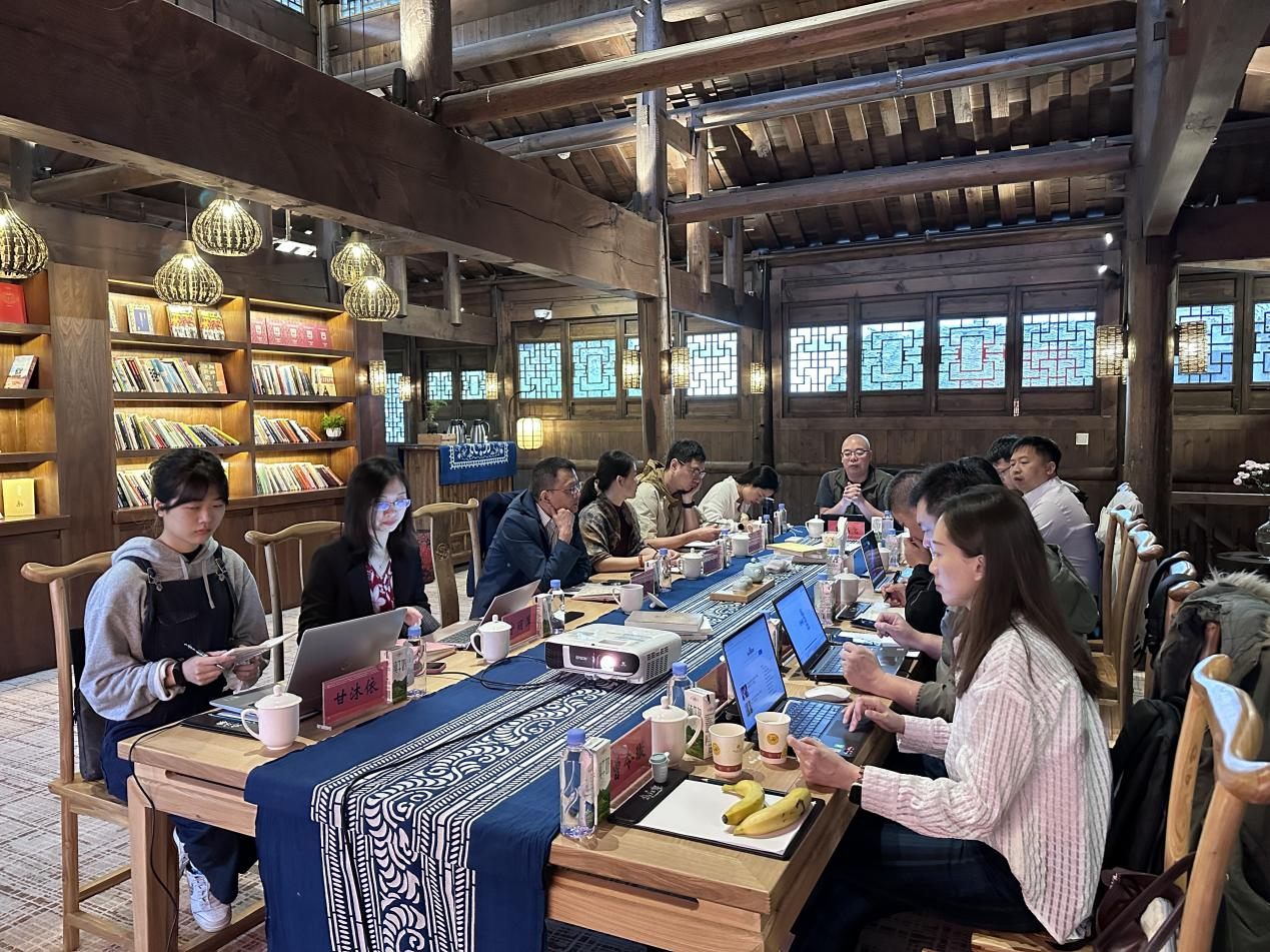 審視、轉(zhuǎn)變、闊步未來丨皇氏乳業(yè)集團(tuán)召開“優(yōu)化西南市場調(diào)整存量投資，加重華東市場打造增長動能”專題戰(zhàn)略研討會