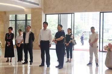 2022年11月10日，自治區(qū)政協(xié)副主席、黨組成員費志榮蒞臨皇氏集團黨支部