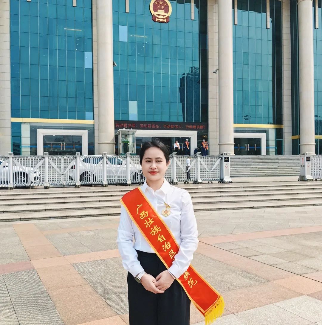 樹標(biāo)桿，立榜樣丨皇氏集團(tuán)石愛萍同志榮獲“廣西壯族自治區(qū)勞動(dòng)模范”稱號(hào)！