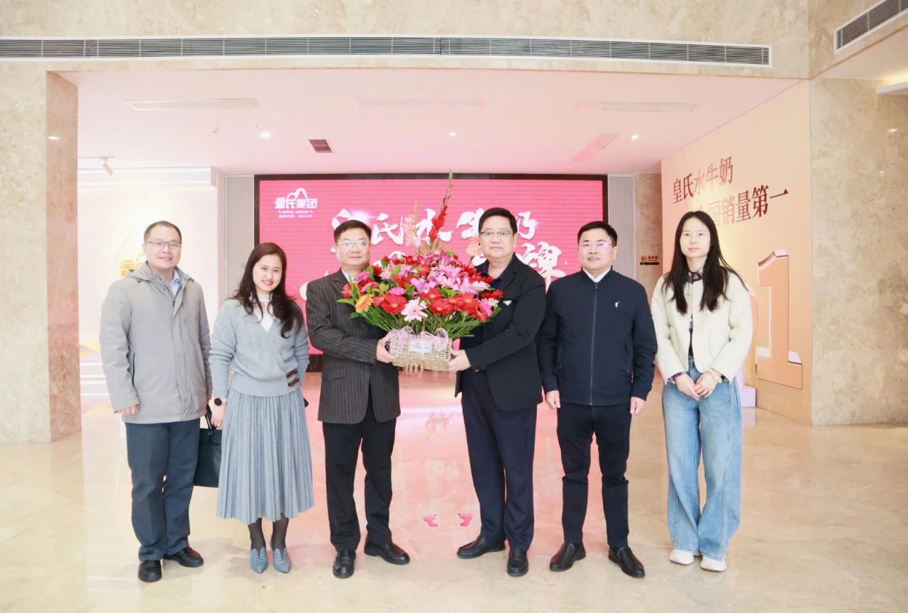 自治區(qū)工商聯(lián)黨組成員、副主席蔡家東到皇氏集團(tuán)開展春節(jié)走訪慰問活動